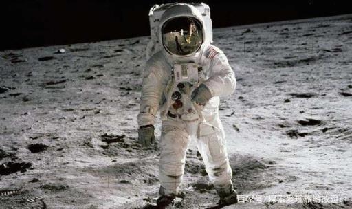人类第一个登上月球的是阿姆斯特朗对吗(人类首次登上月球的是谁)