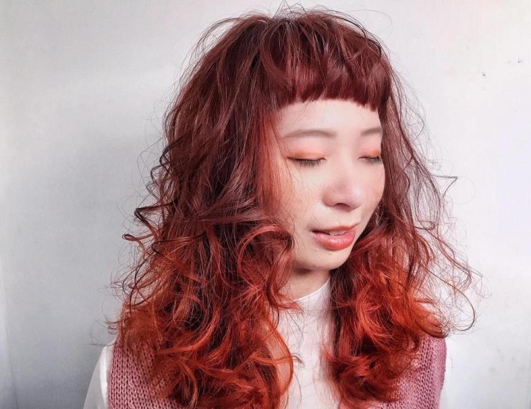 橘红色头发图片女(橘红色头发)