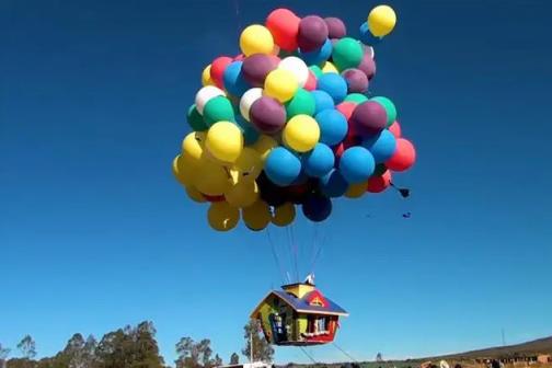 氢气球飞走了图片