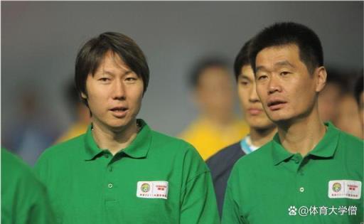 压着打的谢晖，双冠王教练郝伟和郑智，谁有可能接替李霄鹏带国足