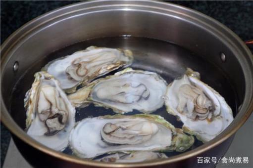 第一次用这个方法烹调牡蛎,比清蒸的还好吃,香香辣辣会爆汁！