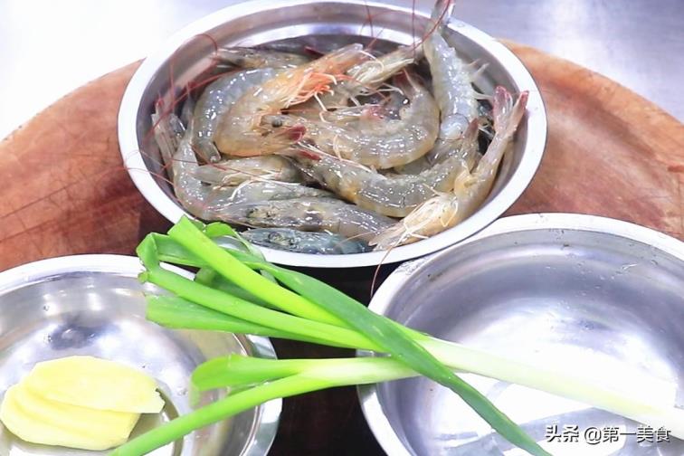 煮虾的做法(最简单的水煮虾的做法几分钟)