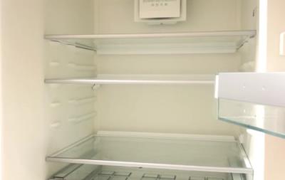 新买的冰箱里面需要清洗吗(新买的冰箱里面有甲醛吗)