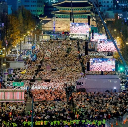 首尔20万抗议者集会要求尹锡悦下台(尹锡悦会被清算吗)
