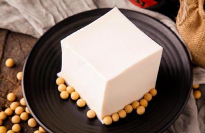 盒装的内酯豆腐放冰箱冷藏可以放几天(盒装的内酯豆腐冷藏能放多久不坏)