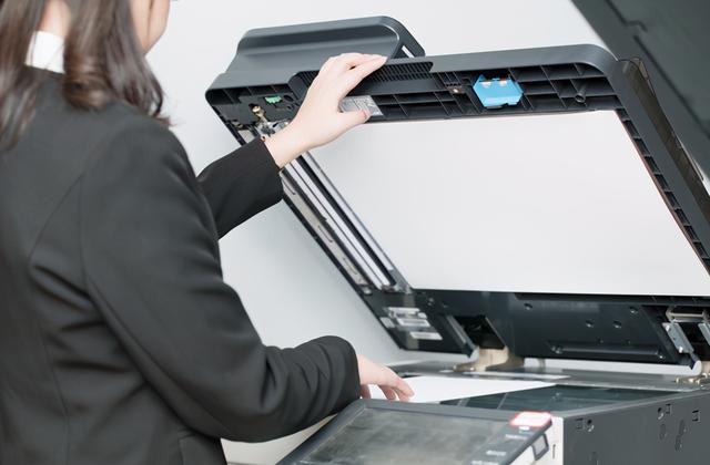 打印机脱机状态的解除方法(网络打印机出现脱机状态怎么办)